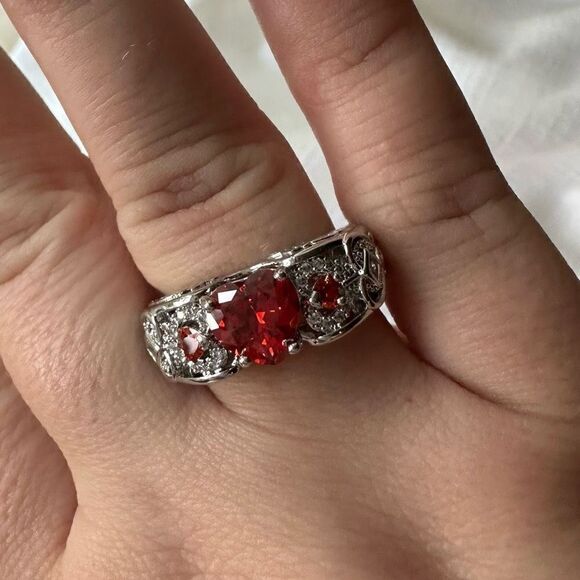 Ruby red cubic zirconia heart ring - Picture 4 of 4